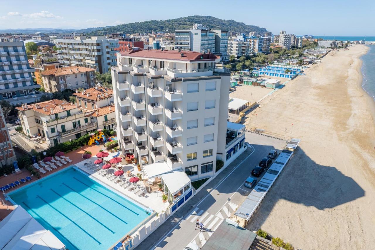 Unahotels Imperial Sport Hotel Pesaro Exterior photo