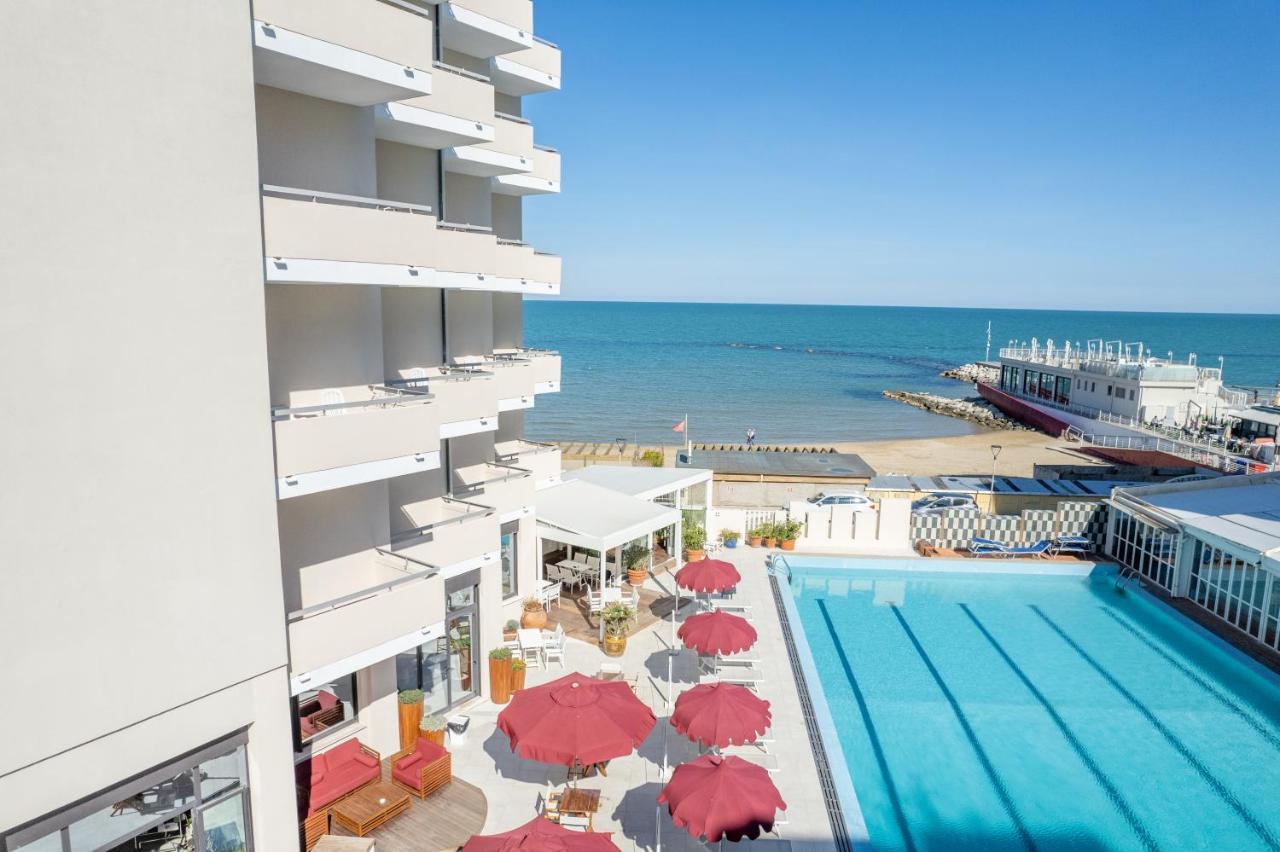 Unahotels Imperial Sport Hotel Pesaro Exterior photo