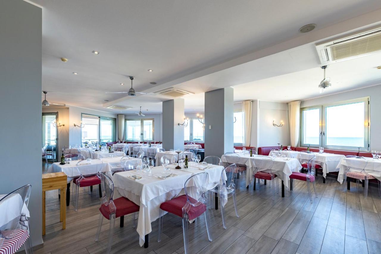 Unahotels Imperial Sport Hotel Pesaro Exterior photo