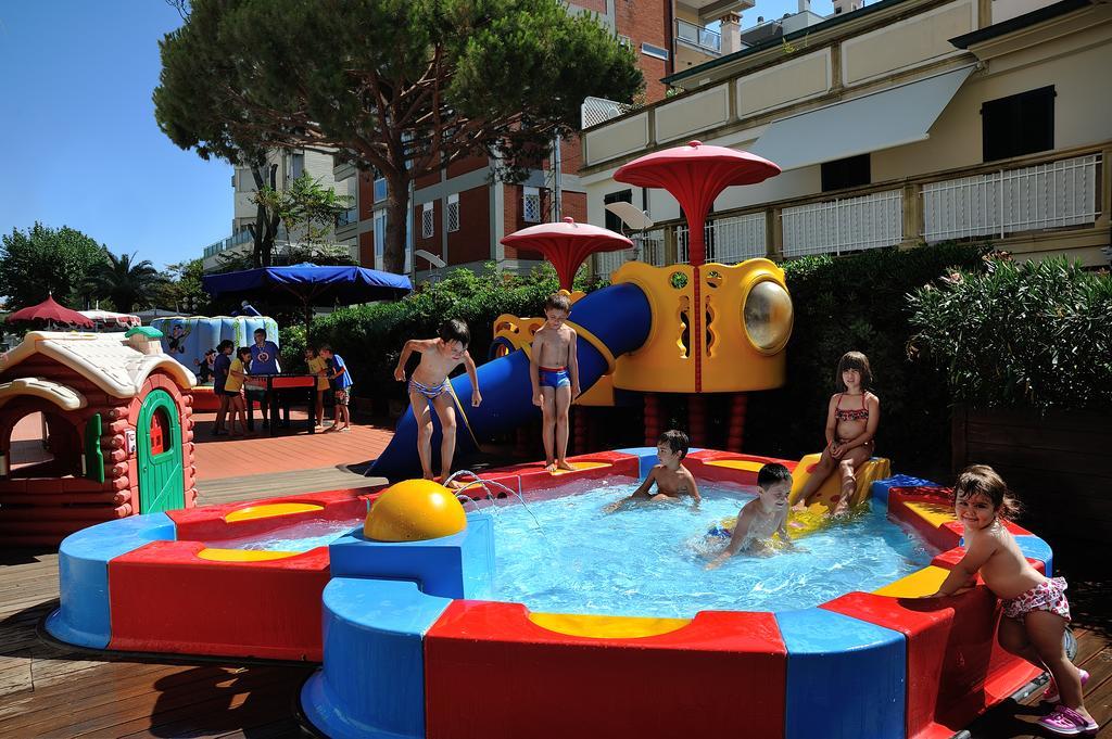 Unahotels Imperial Sport Hotel Pesaro Exterior photo