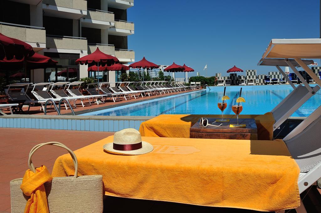 Unahotels Imperial Sport Hotel Pesaro Exterior photo